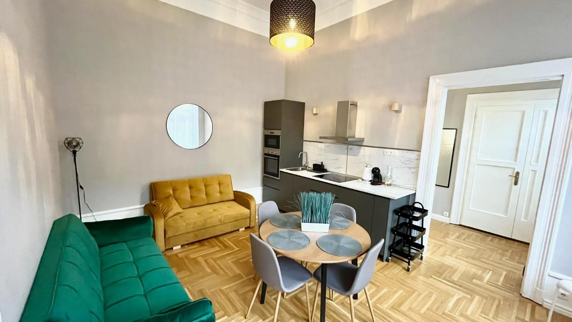 Happy Days Apartment 2 Budapest 0*,
