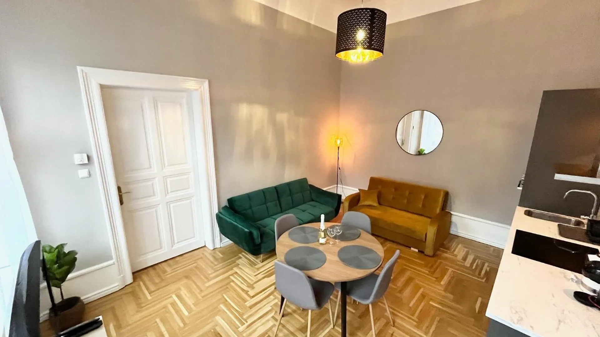 Happy Days Apartment 2 Budapest Hungary